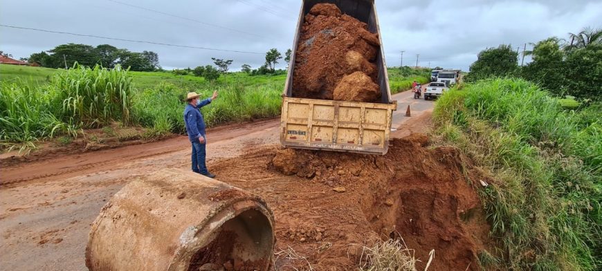 REALIZADO: Rede de drenagem de águas pluviais recebe reparos na RO-135