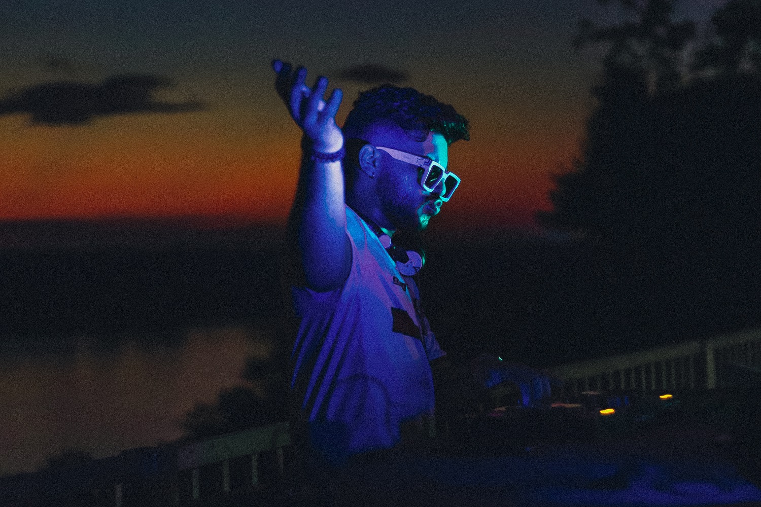 NICHOLAS CALIEL:   DJ gravará clipe de música eletrônica na Estrada de Ferro Madeira Mamoré