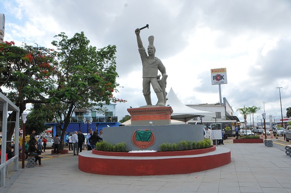 MEMORIAL: Praça construída em homenagem aos seringueiros é inaugurada