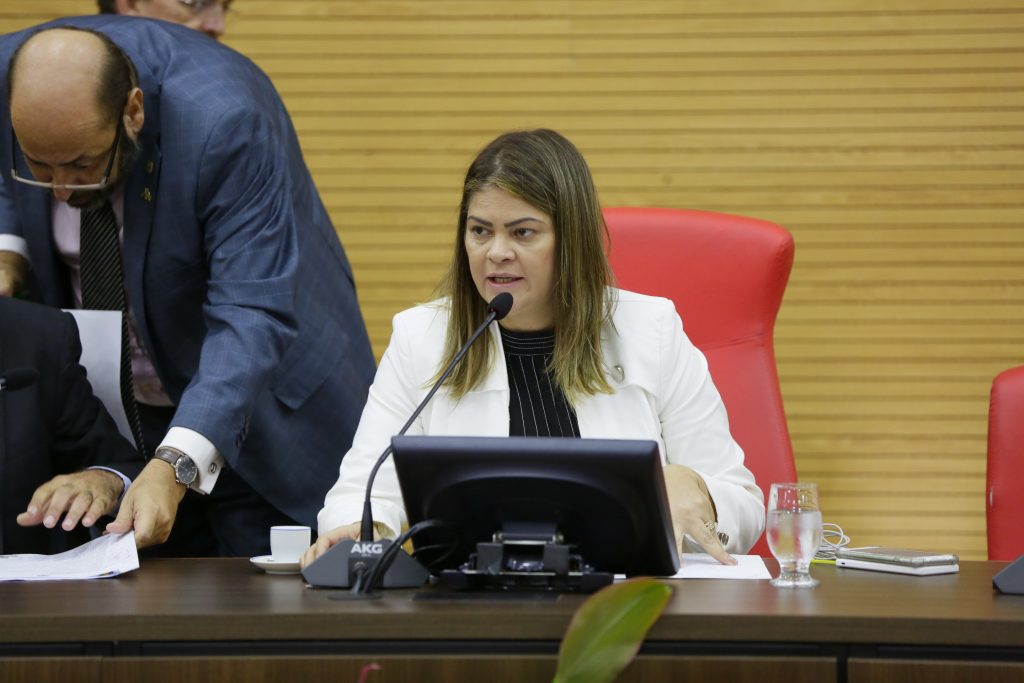 DEPUTADA: Cássia Muleta indica reparo e estadualização da linha 628, em Jaru