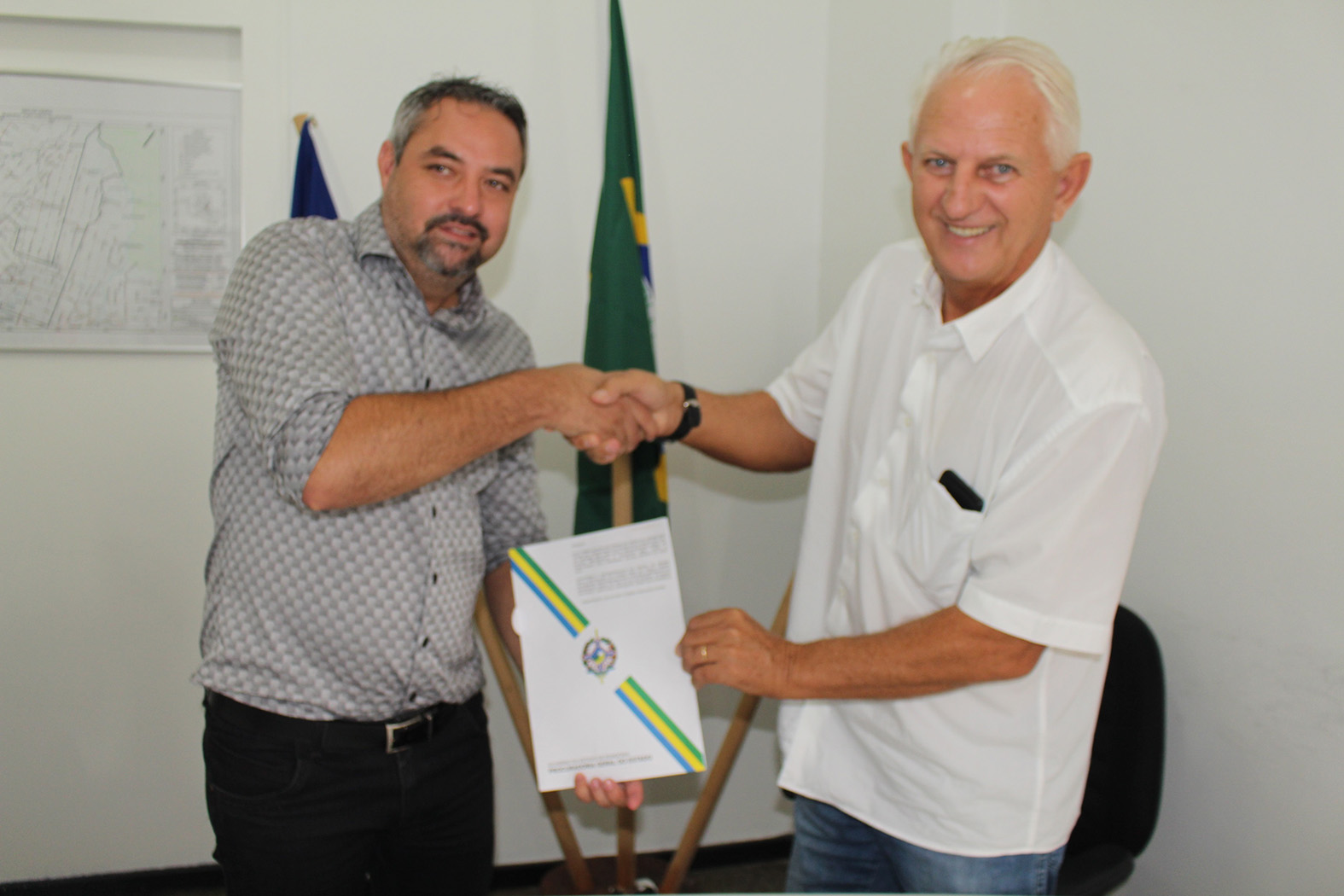 Deputado Airton garante convênio de R$ 200 mil para aquisição de caminhão de lixo