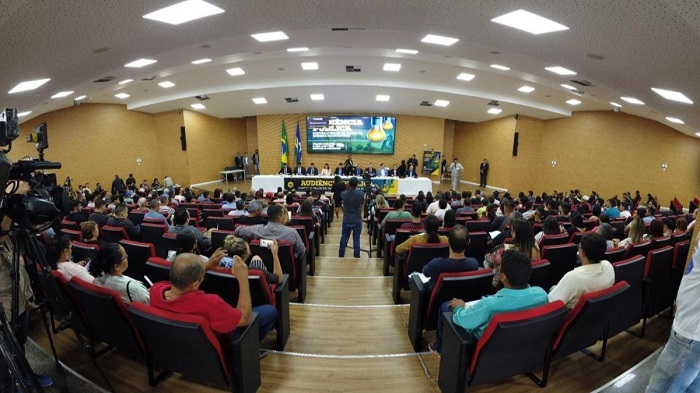 DEBATE: Deputado Alex Silva participa de audiência pública contra aumento da tarifa de energia