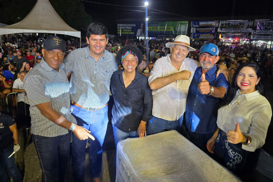 SILVA CRISTINA: Deputada participa da Festa do Leite, no distrito de Palmeiras, em Nova Mamoré