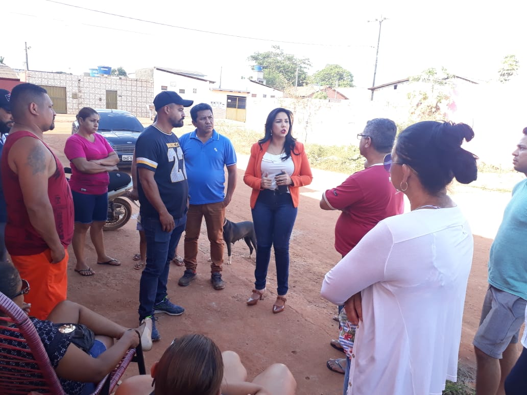 TRABALHO: Cristiane Lopes cobra asfaltamento de demais ruas da 4ª Etapa do bairro Cohab