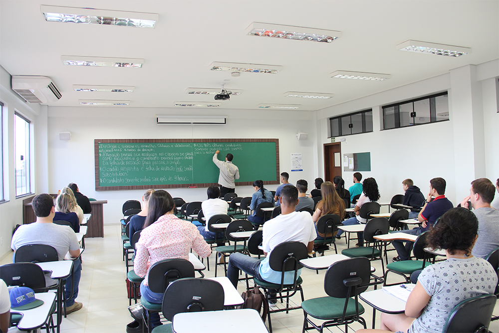 Divulgado edital para bolsas do programa Faculdade da Prefeitura