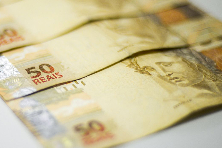 R$ 1.067,00: Governo federal reduz proposta de salário mínimo para 2021