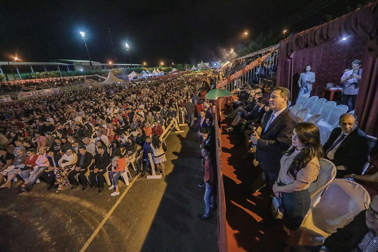 100 FAMÍLIAS: Maurão de Carvalho prestigia entrega de tratores em Campo Novo