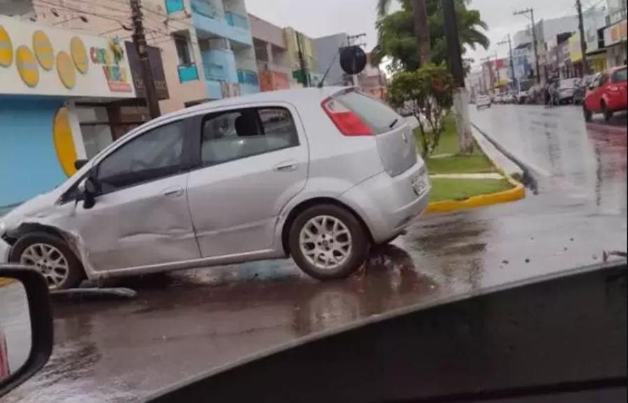 CHOQUE: Motorista com sinais de embriaguez se envolve em acidente no centro de Vilhena