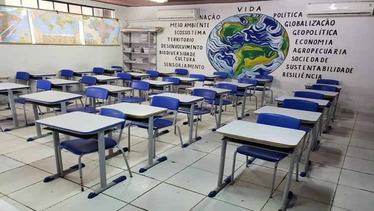 GREVE SANITÁRIA: Trabalhadores da educação resolvem pelo não retorno das aulas presenciais