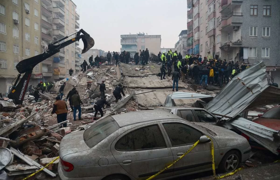 SOBREVIVENTES: Após terremoto crianças são resgatadas com vida na Síria e Turquia