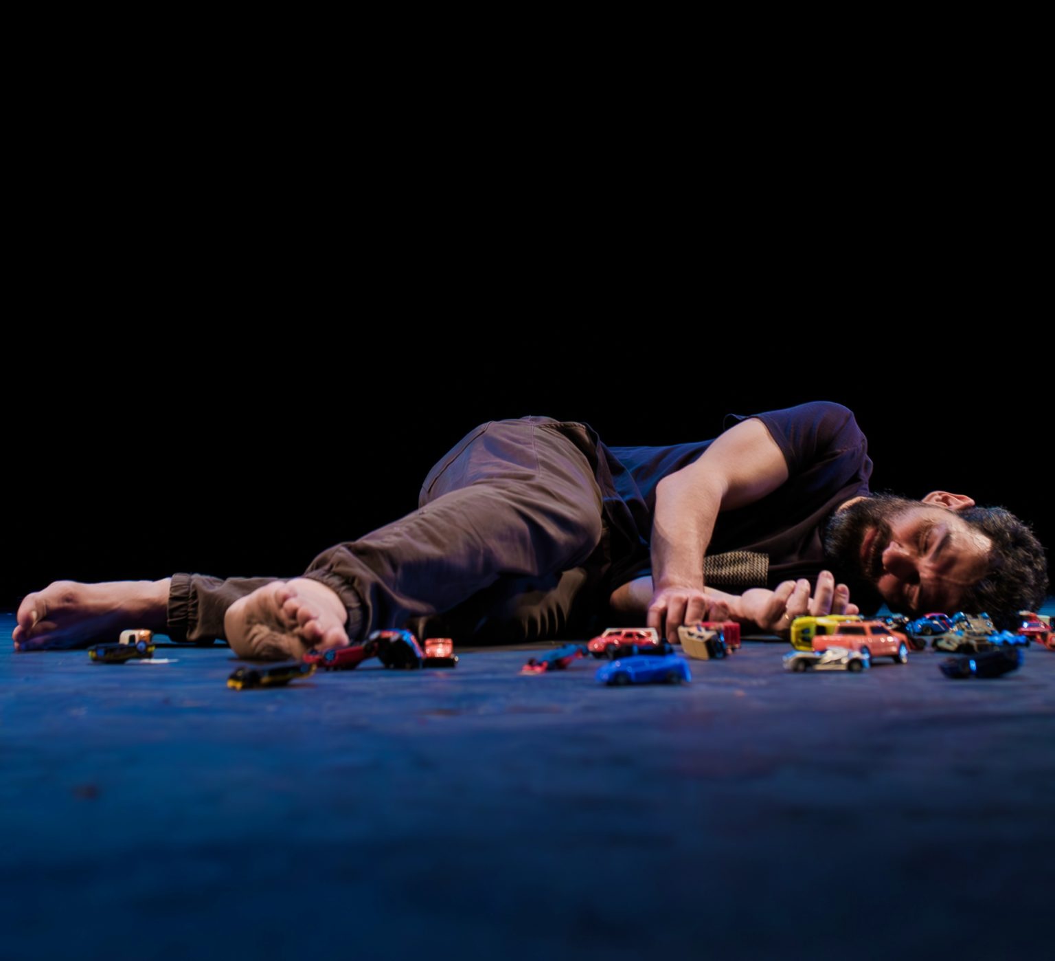 PALCO GIRATÓRIO: Sesc apresenta o espetáculo Aptá, que aborda o espectro autista