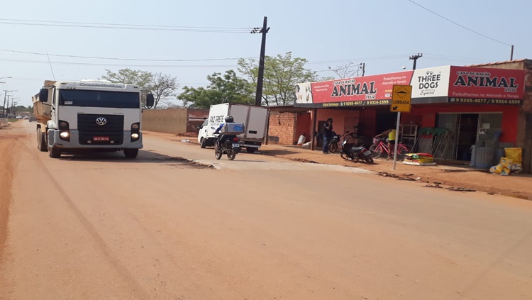 TRÂNSITO: Semtram atende Edwilson Negreiros e instala redutores de velocidade e sinalização no bairro Mariana