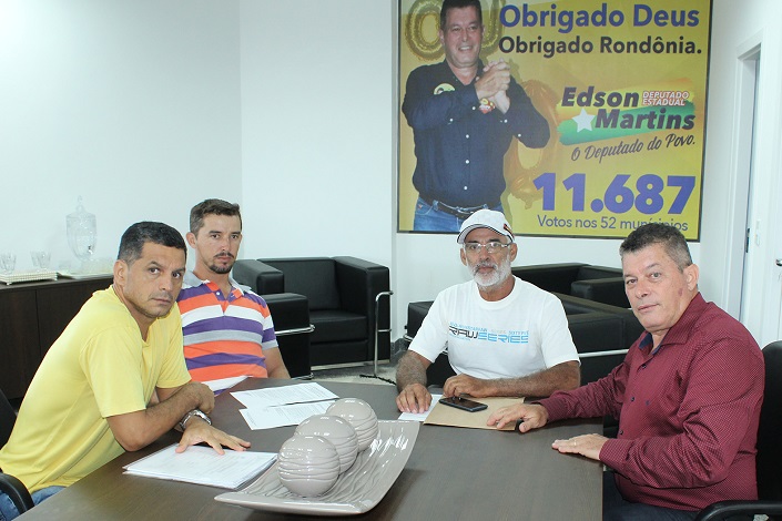 PRODUTORES RURAIS: Edson Martins garante recursos para associação de Rio Pardo