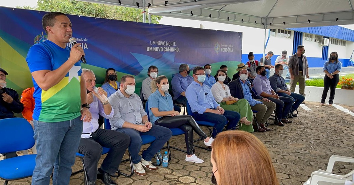 EYDER BRASIL: Deputado participa da inauguração do Tudo Aqui de Ariquemes