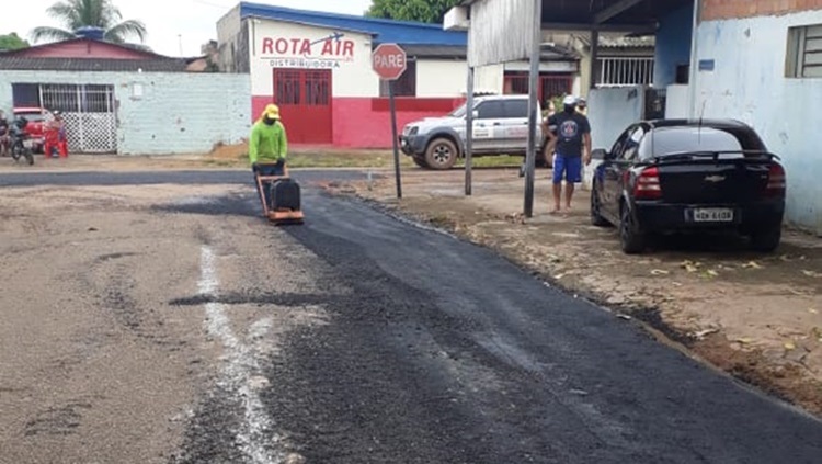 NO COSTA E SILVA: Paulo Tico tem pedido atendido pela Semob e rua recebe tapa buraco