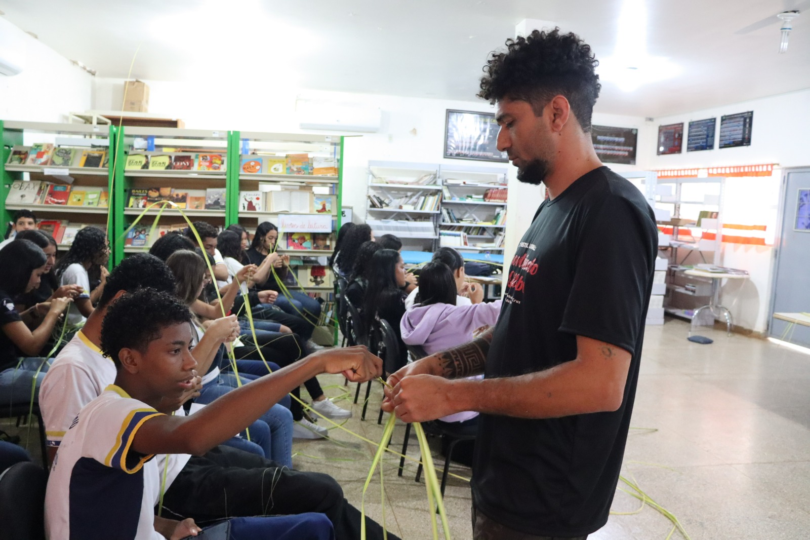 FORMAÇÃO: Alunos participam de oficina de fotografia e artesanato  durante Festival Cultural