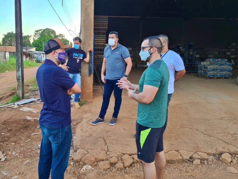 GABINETE EM AÇÃO: Aleks Palitot visita moradores do bairro São Francisco e ouve demandas