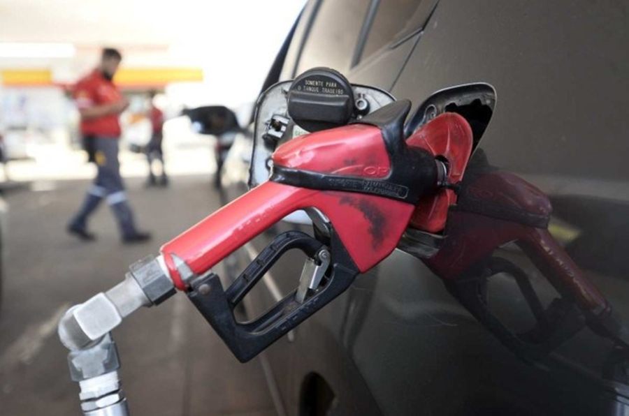 PREÇOS: Dino quer investigar postos com aumentos 'irrazoáveis' nos combustíveis