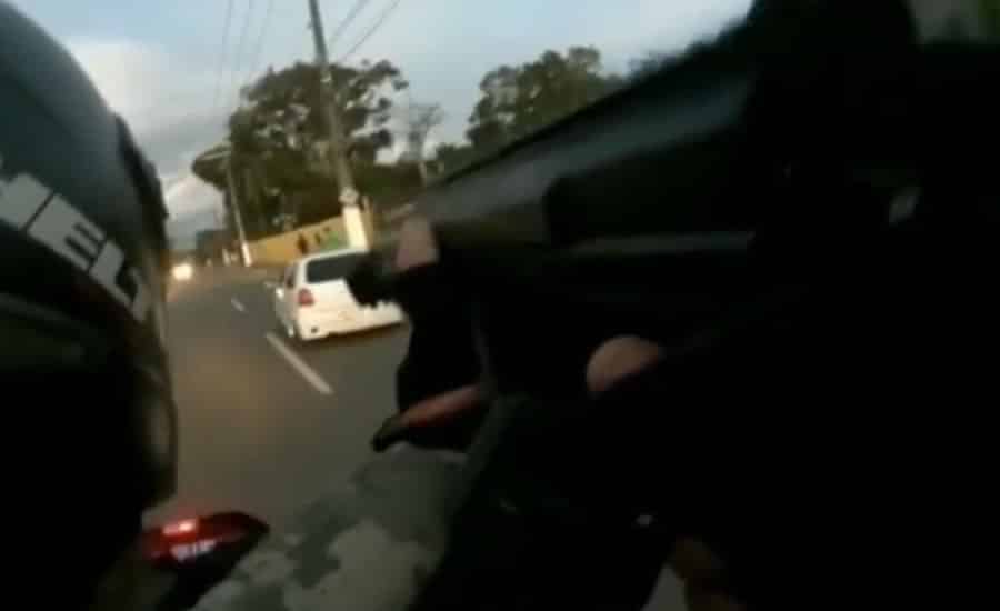 ASSISTA: Vídeo mostra perseguição que quase acaba com morte de policiais