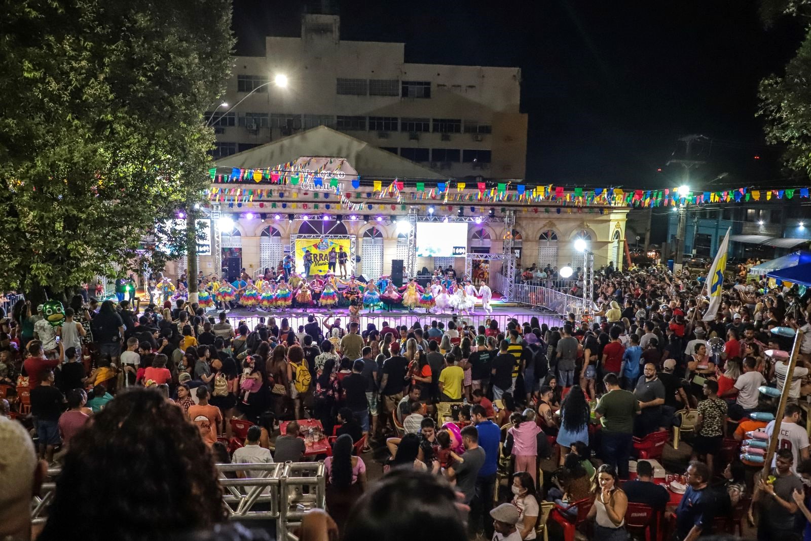 MERCADO CULTURAL: Quadrilhas, bois-bumbás e a Gata Forrozeira no Arraial Municipal neste sábado