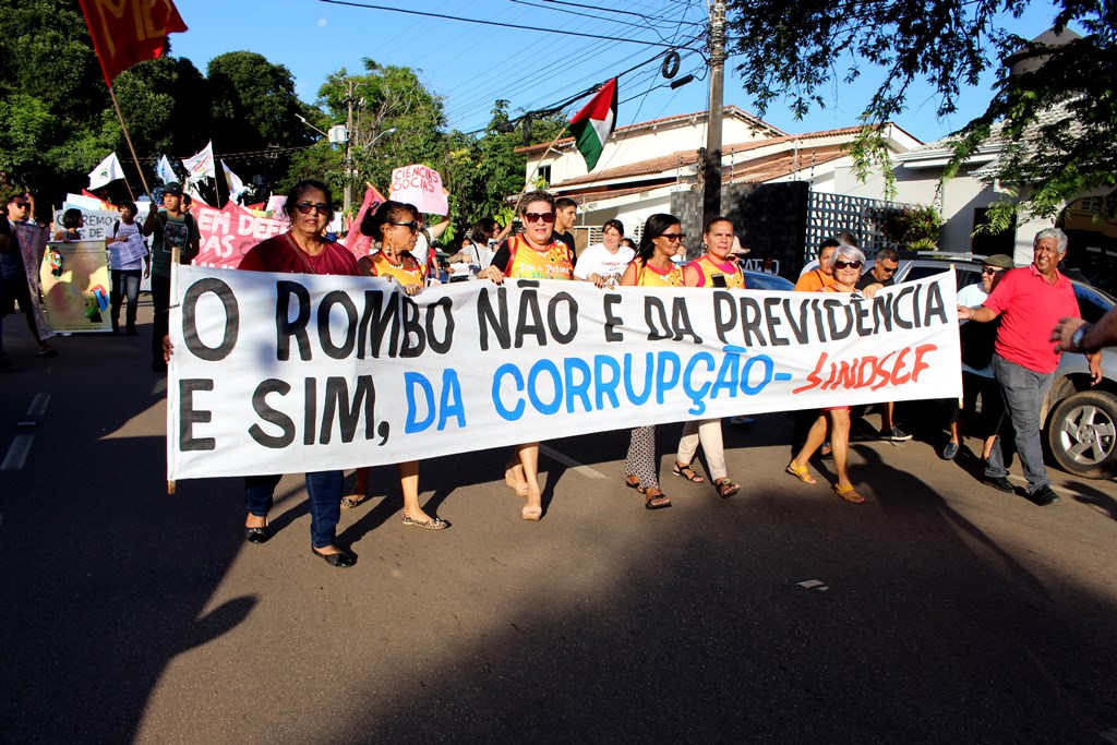 MANIFESTAÇÕES: Sindsef avalia protesto como a retomada de lutas em defesa da aposentadoria e educação