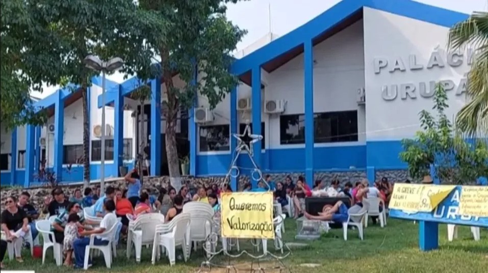 REIVINDICAÇÕES: Greve de professores paralisa 70% das escolas em Ji-Paraná