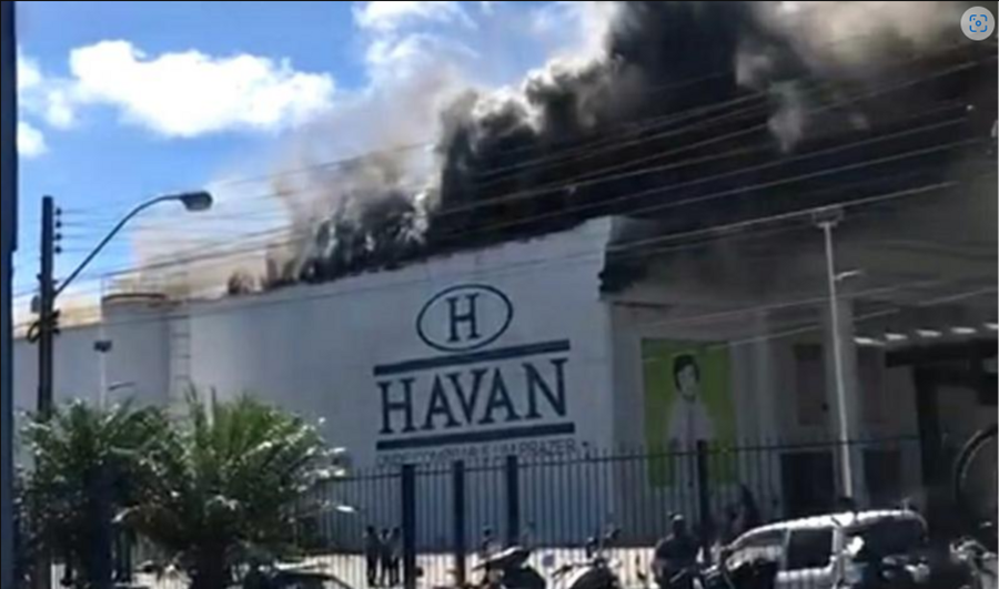 FOGO: Incêndio de grandes proporções atinge loja da Havan nesta quarta (28)