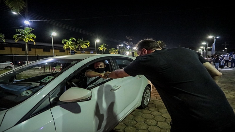 VACINAÇÃO: Drive-thru noturno atendeu ao público de 25 anos em Porto Velho