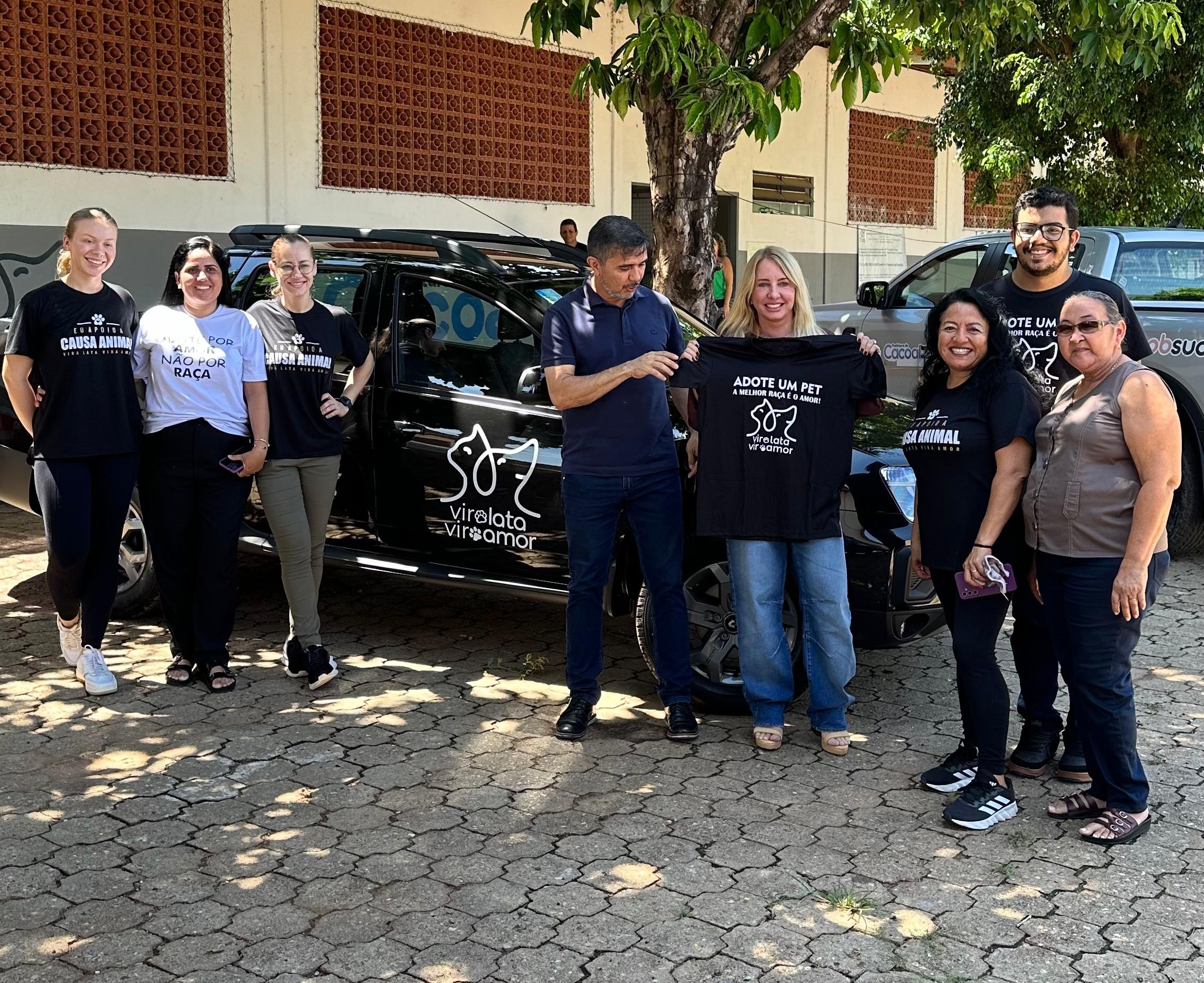 EM CACOAL: Ieda Chaves entrega veículo a associação de proteção animal