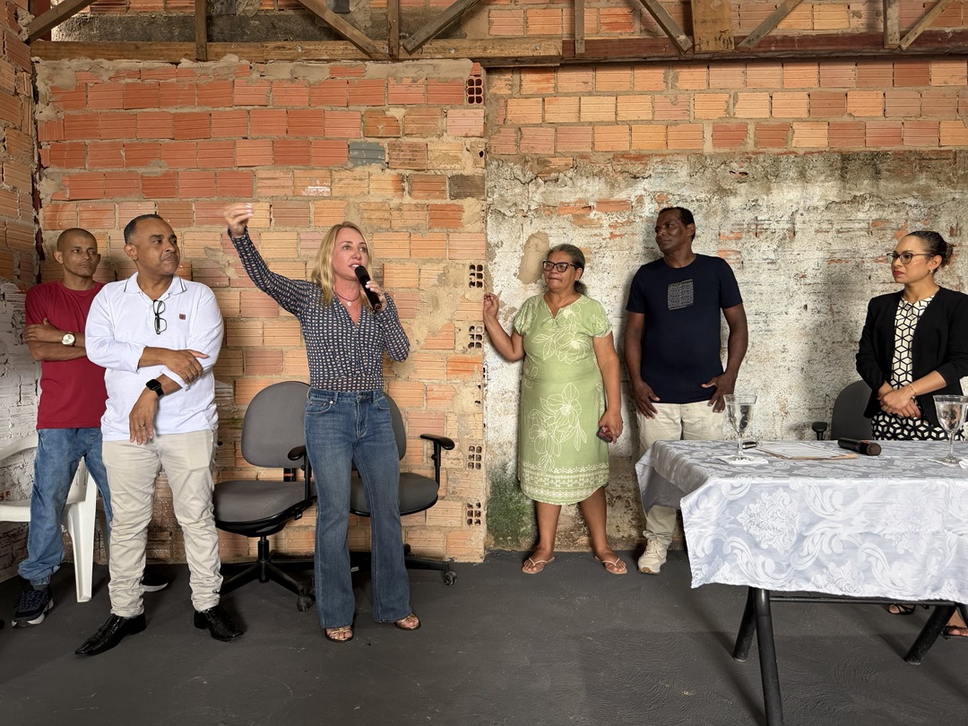 IEDA CHAVES: Deputada destina recurso para veículo da Associação Vaso de Alabastro em PVH