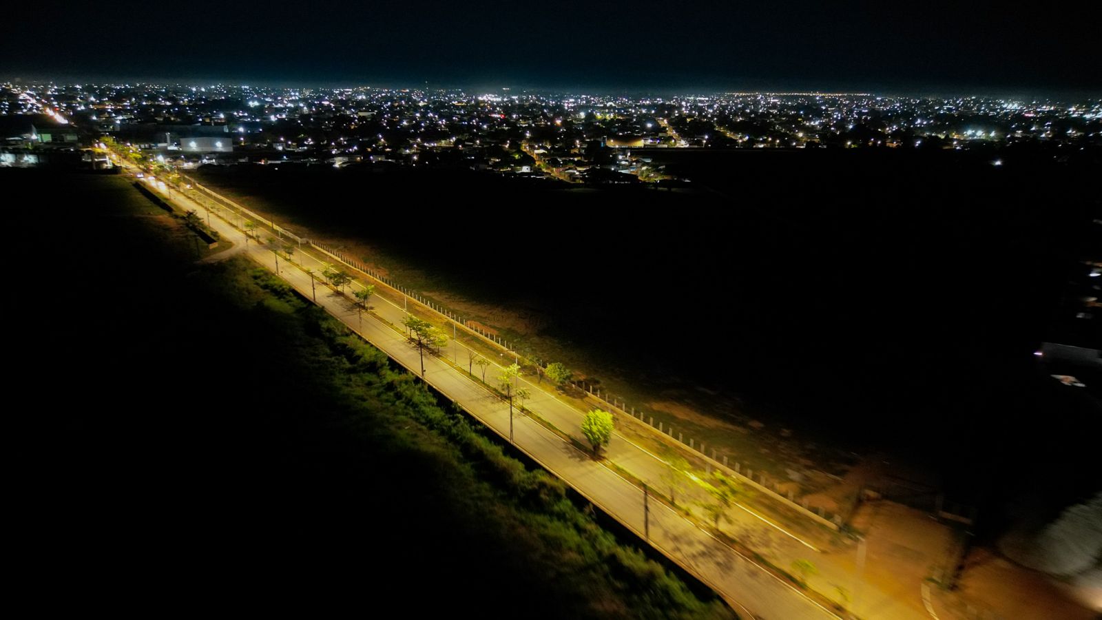 TECNOLOGIA ANTIFURTO: Prefeitura entrega primeira etapa da iluminação da avenida Guaporé, em Porto Velho