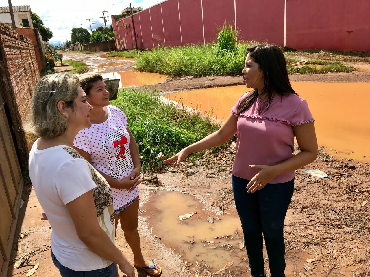 Vereadora Cristiane Lopes cobra medidas emergenciais para a rua Ana Sobral