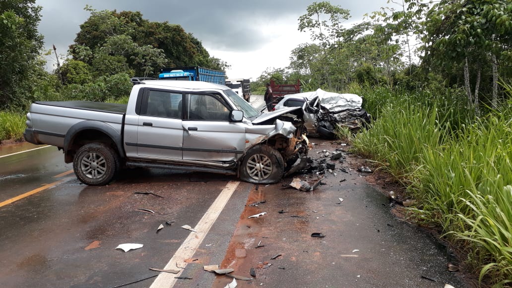 RODOVIA DA MORTE: Grave colisão na BR- 364 deixa duas vítimas fatais