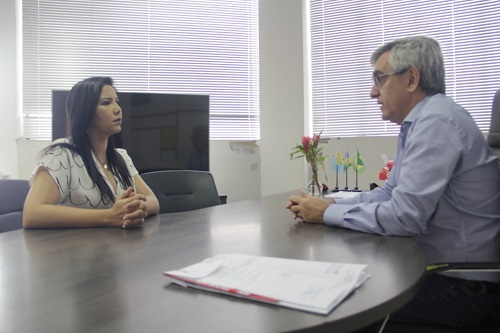 SOLUÇÃO: Cristiane Lopes cobra Semed sobre problema no Transporte Escolar Rural