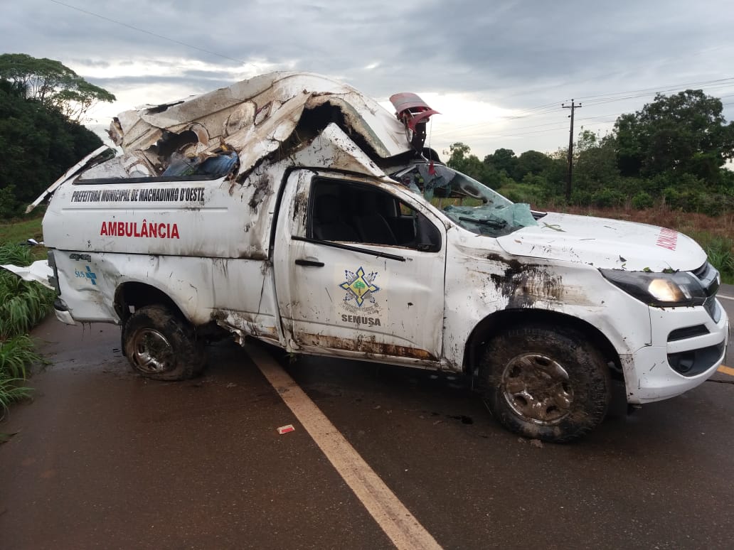 TRÁGICO: Paciente morre após capotamento de ambulância na BR-364