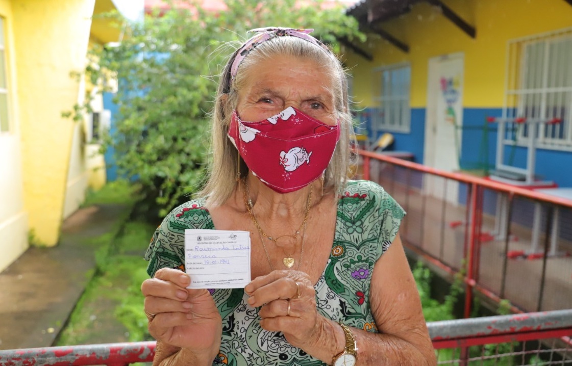 DOSE DA ESPERANÇA: Prefeitura inicia vacinação de idosos acima de 80 anos: 'chegou na hora certa'