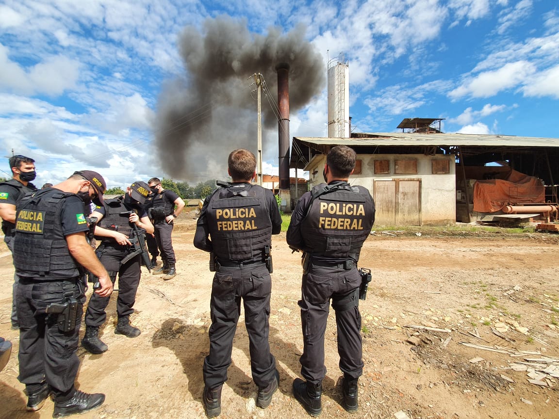 QUEIMADO: PF incinera mais de meia tonelada de entorpecentes apreendidos