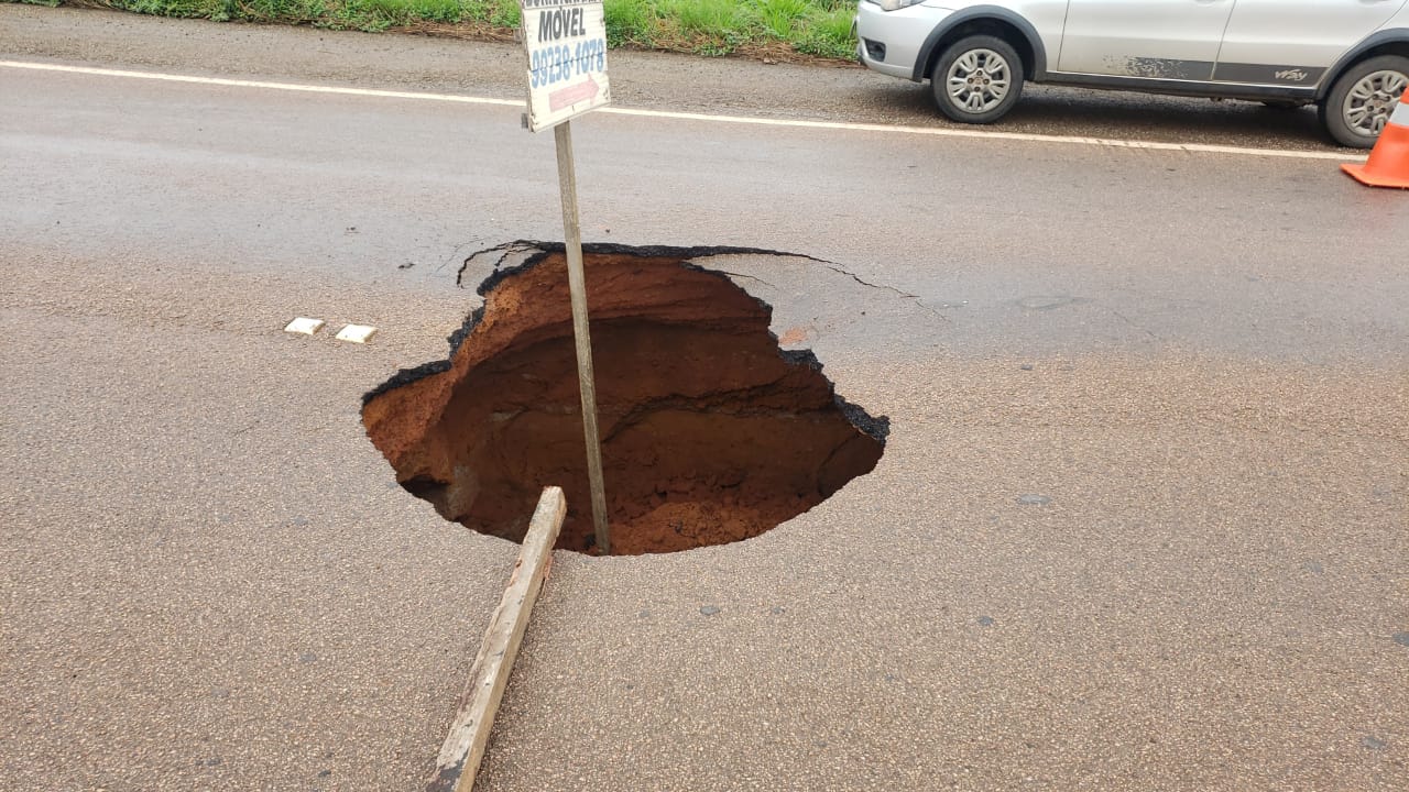 CUIDADO: PRF alerta sobre erosões em trechos da BR-364