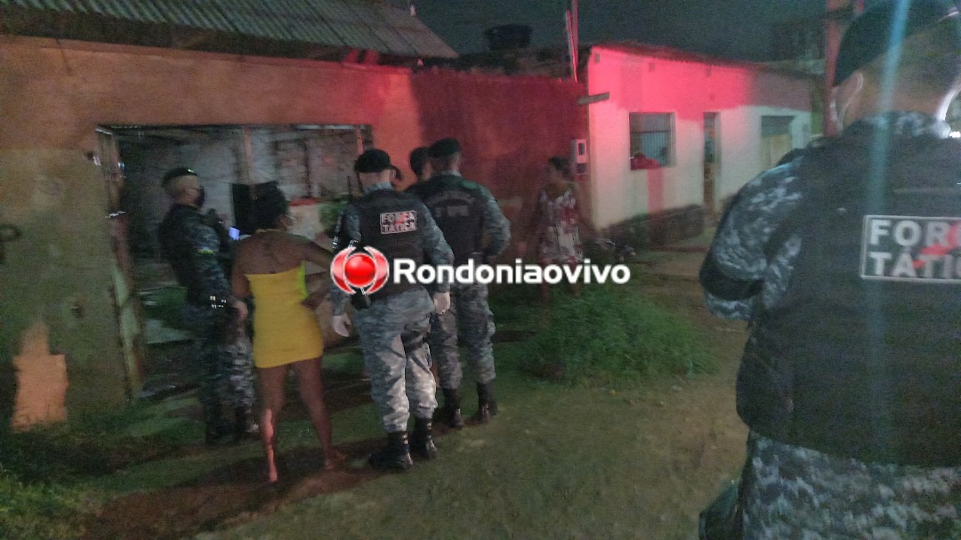 VÍDEO: Jovem tenta defender a mãe e é atacado a facadas