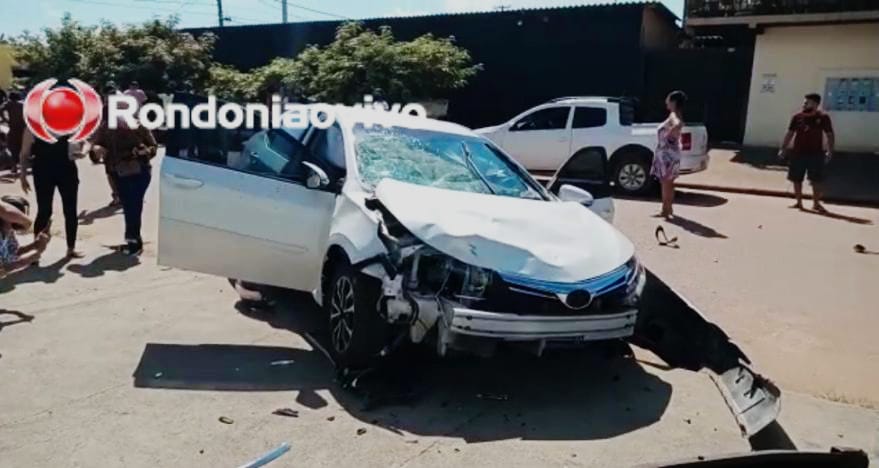 ASSISTA: Idoso e jovem são arrastados por Corolla e ficam estado gravíssimo