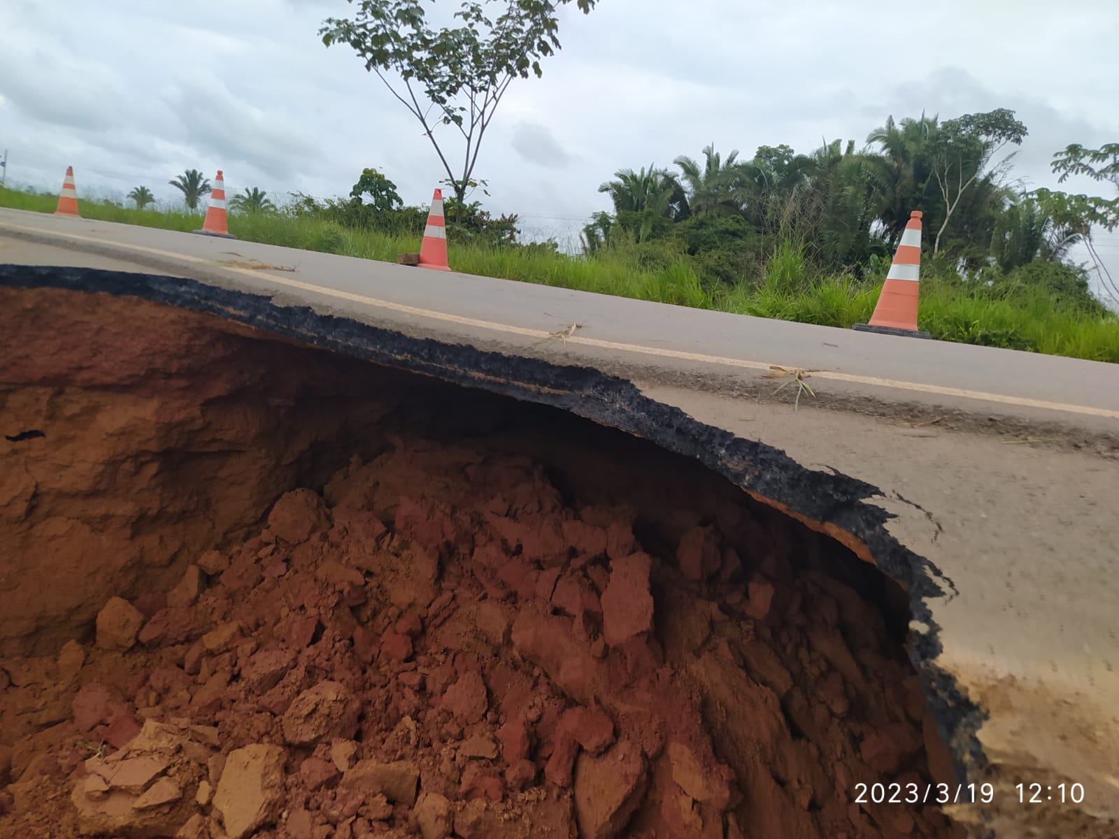 EROSÃO: Trecho da BR-364 é totalmente interditado em Rondônia 