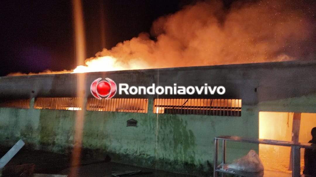 URGENTE: Residência é consumida por incêndio na zona Leste