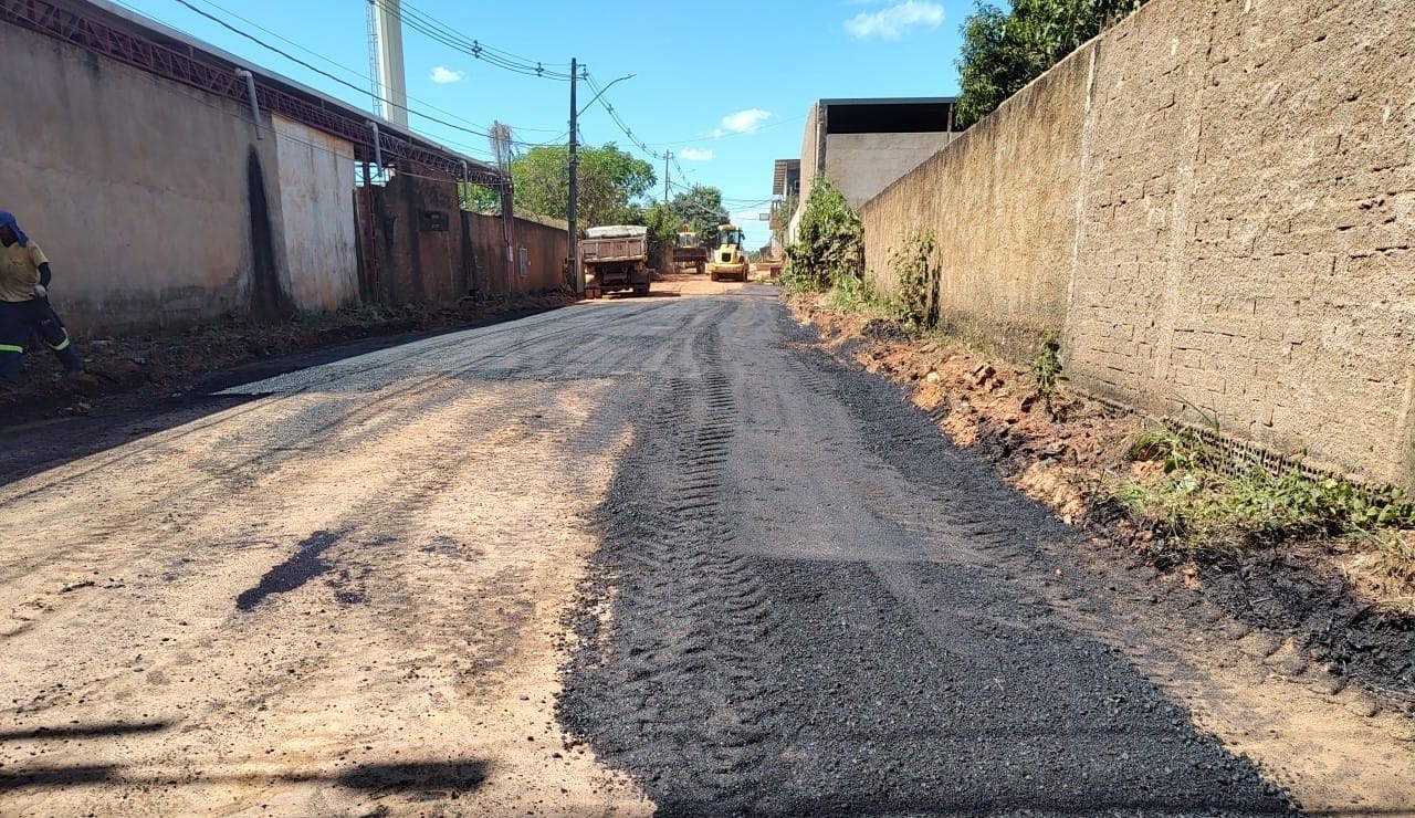 EDWILSON NEGREIROS: Vereador pede e Prefeitura faz operação tapa-buracos no Castanheiras