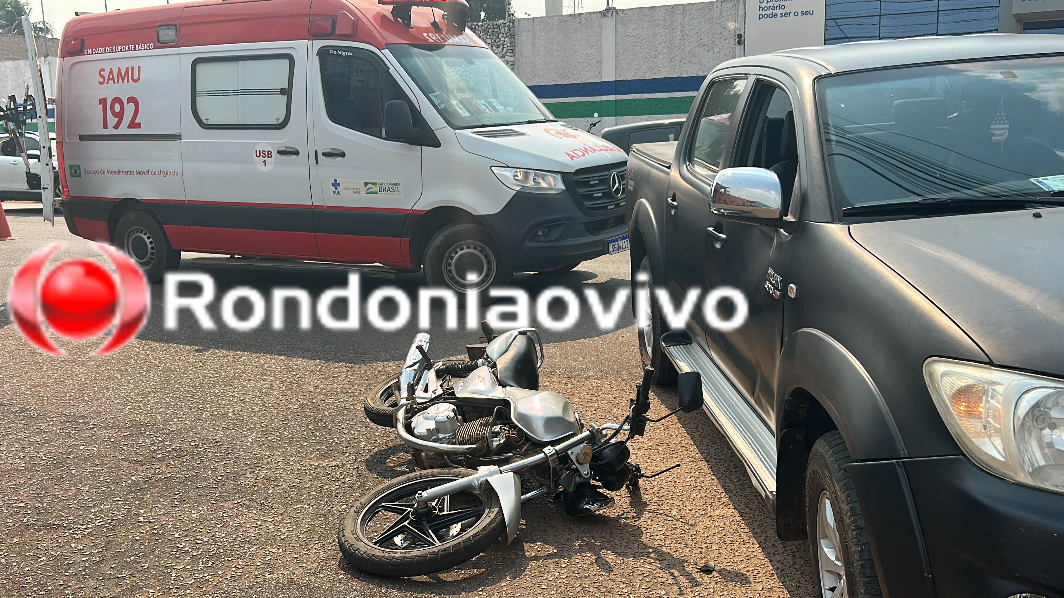 VÍDEO: Condutor de Hilux provoca acidente com mulher ao sair de estacionamento