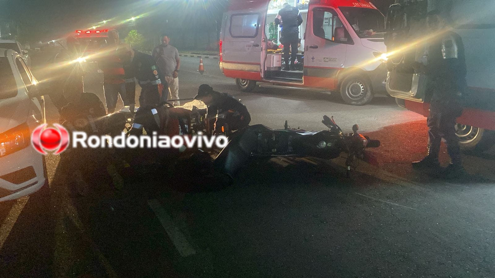 DE FRENTE: Motociclistas e passageiro ficam em estado grave após colisão frontal na capital 