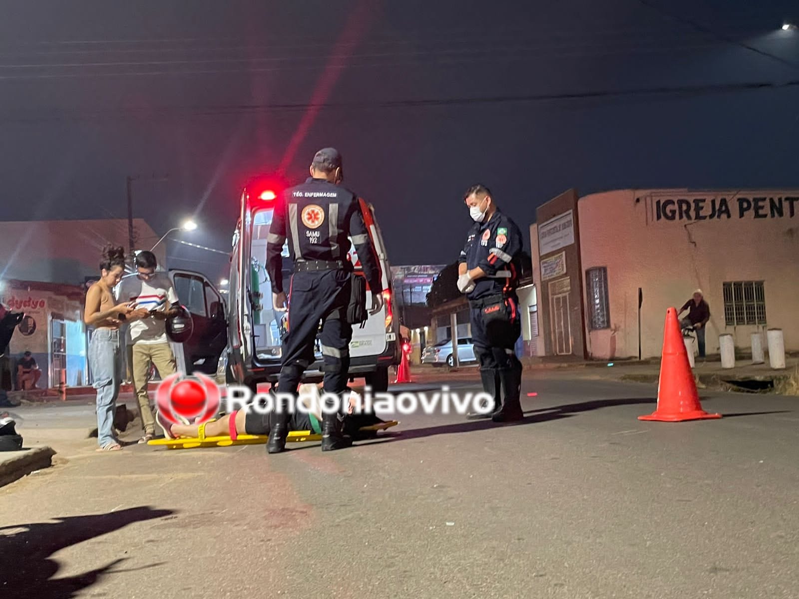 NA RIO DE JANEIRO: Motociclista foge após causar grave acidente com duas mulheres 