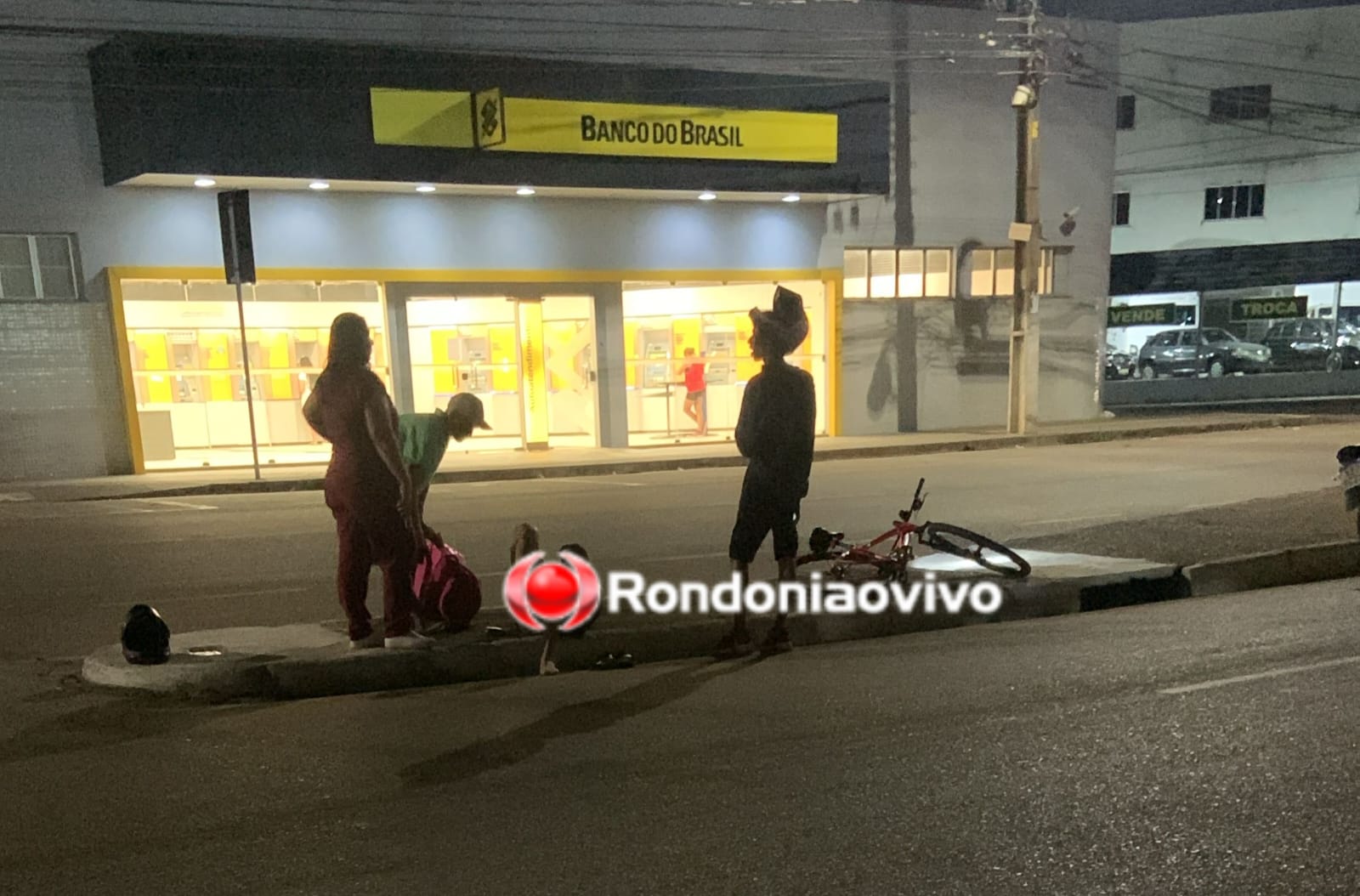 URGENTE: Ciclista sofre ferimentos após atropelamento na frente do Banco do Brasil 