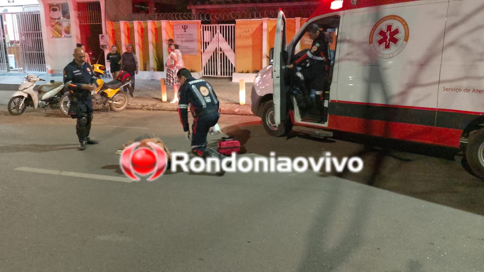 URGENTE: Mulher é atropelada por motociclista e sofre várias lesões 