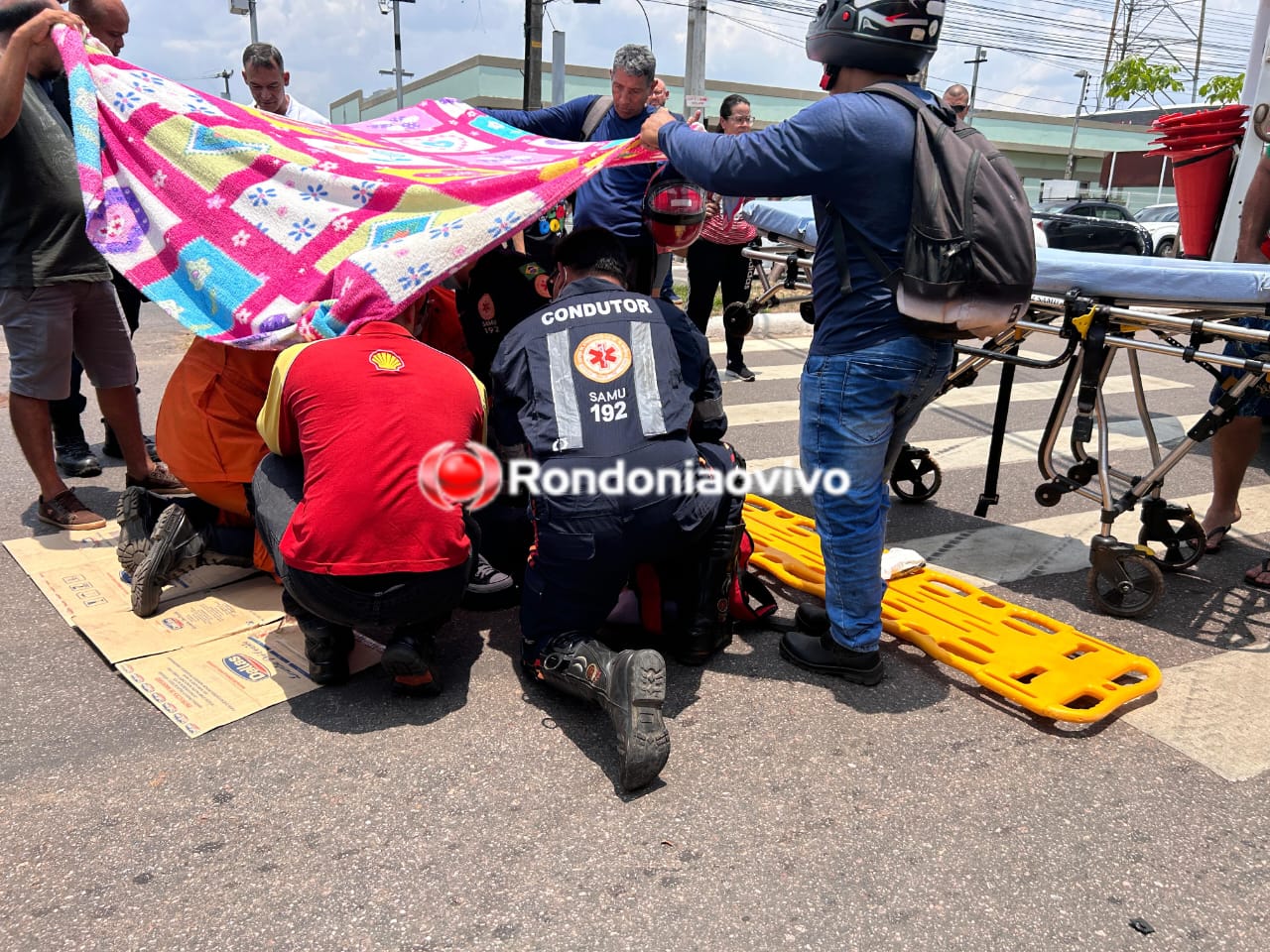 JEEP AVANÇOU: Grave acidente deixa pai e filha feridos após saída de escola