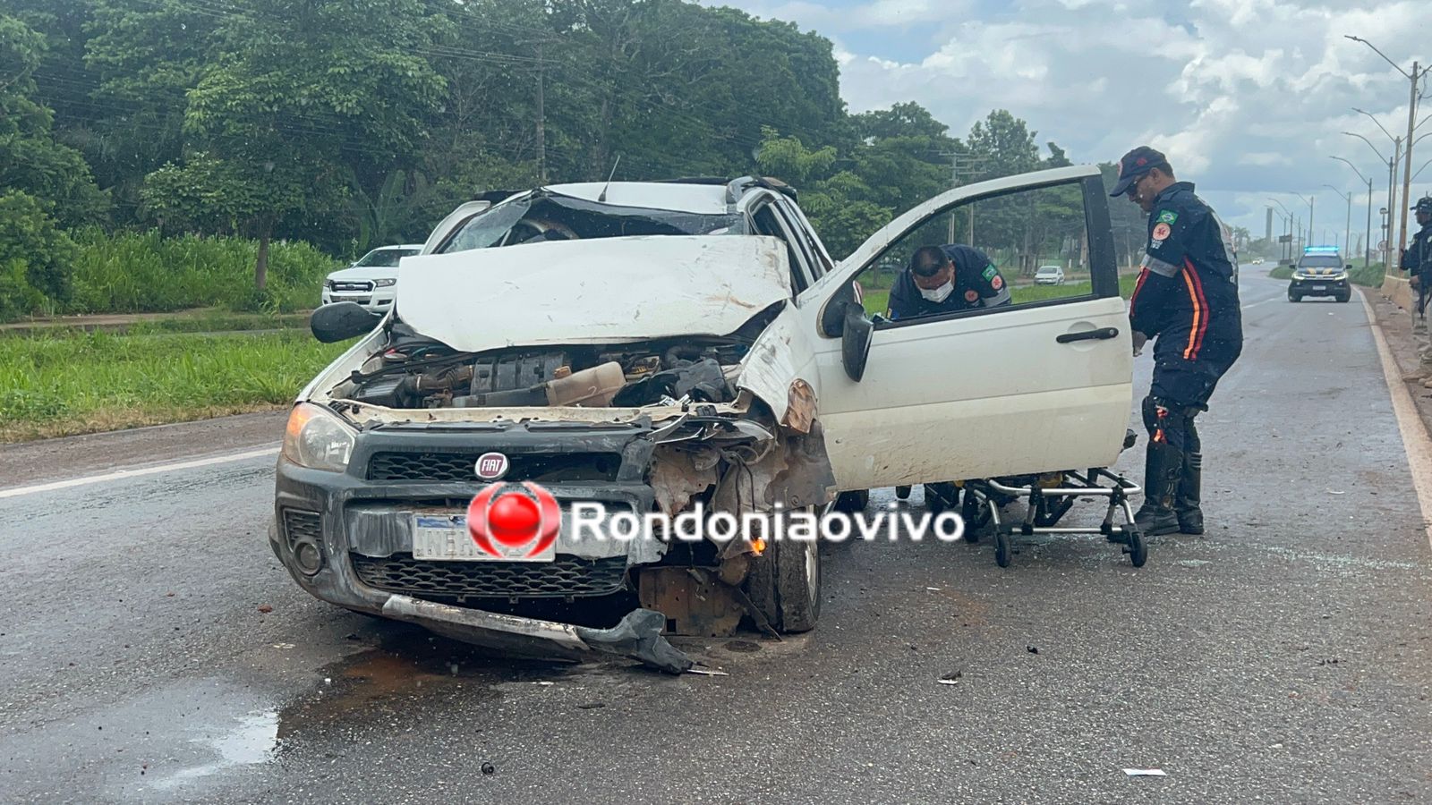 URGENTE: Capotamento resulta em motorista ferido em acidente na BR-364